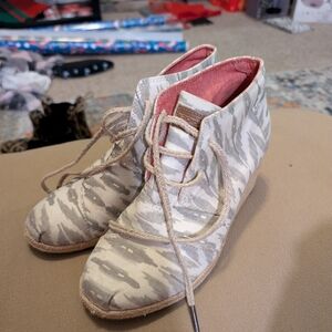 Toms Women's Gray Lace Up Boots